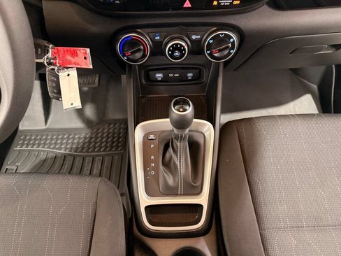 Used 2023 Hyundai Venue SE FWD image 23