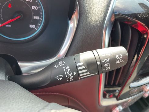 Used 2022 Chevrolet Traverse LT image 16