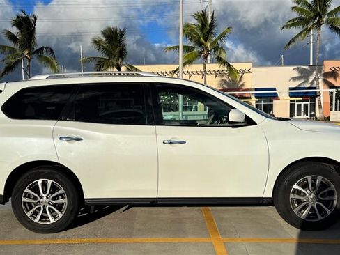 Used 2015 Nissan Pathfinder SV FWD image 6