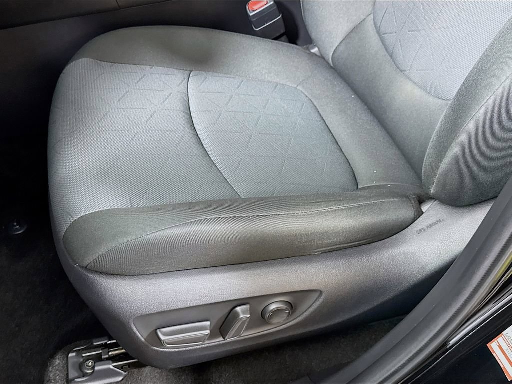 Used 2025 Toyota RAV4 XLE FWD image 24