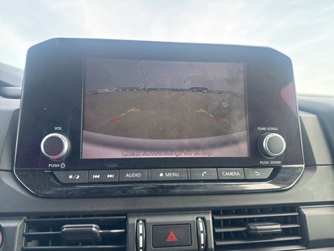 Used 2023 Nissan Pathfinder S image 41