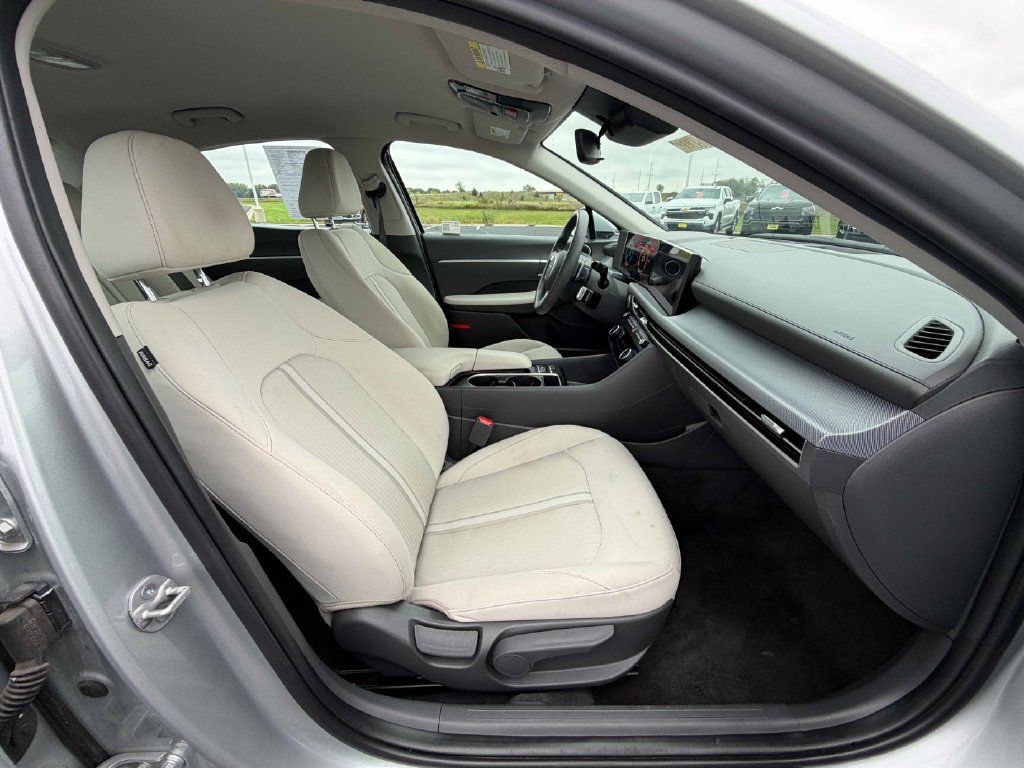Used 2025 Hyundai Sonata SEL FWD image 23