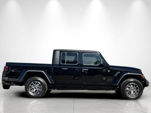 New 2025 Jeep Gladiator Sport AWD/4WD image 3