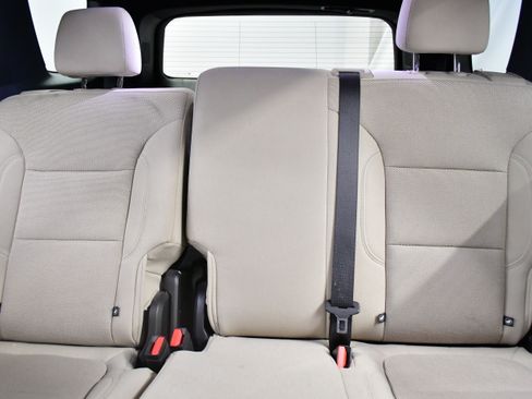 Used 2023 Chevrolet Traverse LS FWD image 12