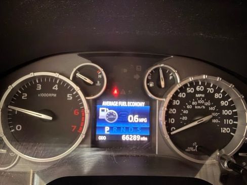 Used 2014 Toyota Tundra SR5 w/ SR5 Upgrade Package AWD/4WD image 26