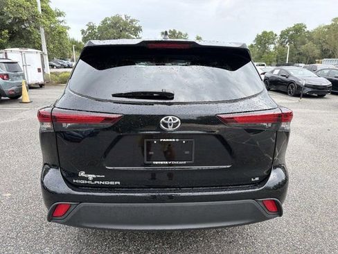 Certified 2025 Toyota Highlander LE FWD image 3