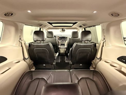 Used 2023 Chrysler Pacifica Limited FWD image 22