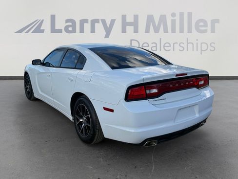 Used 2014 Dodge Charger SE image 3