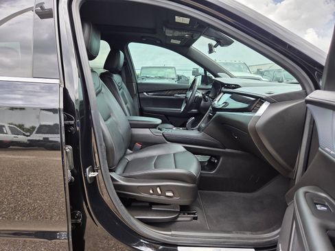 Used 2023 Cadillac XT6 Premium Luxury w/ Technology Package FWD image 21