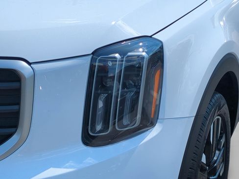 Used 2025 Kia Telluride SX w/ SX Captain's Chair Package image 9
