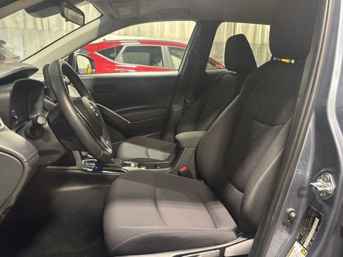 Used 2025 Toyota Corolla Cross LE image 35