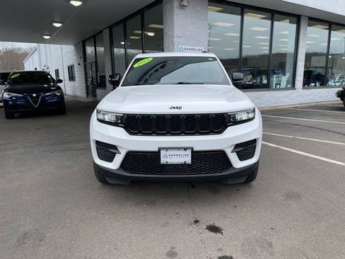 Used 2023 Jeep Grand Cherokee Altitude AWD/4WD image 2