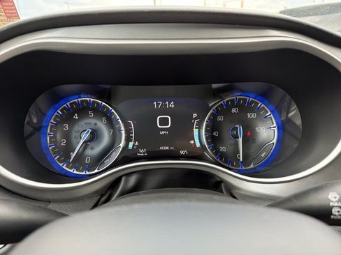 Used 2025 Chrysler Pacifica Select FWD image 18