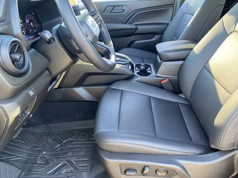 Used 2025 Chevrolet Colorado Trail Boss AWD/4WD image 17