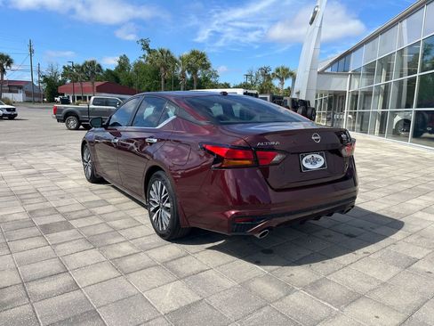 Used 2024 Nissan Altima 2.5 SV w/ SV Premium Package FWD image 4