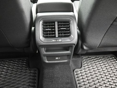 New 2025 Volkswagen Taos SEL image 40