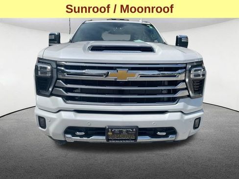 Used 2024 Chevrolet Silverado 2500 High Country w/ Technology Package AWD/4WD image 4