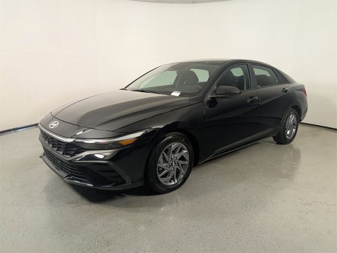 Certified 2024 Hyundai Elantra Blue image 3