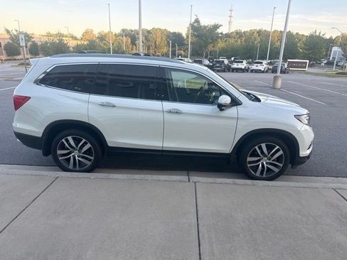 Used 2017 Honda Pilot Touring image 5