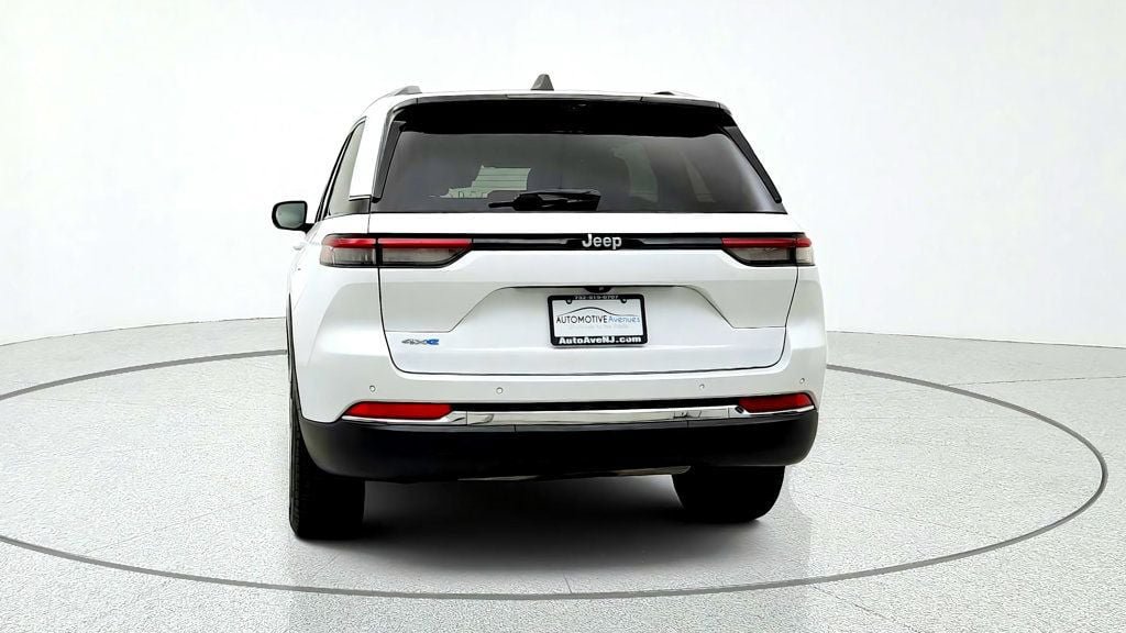 Used 2022 Jeep Grand Cherokee Limited 4xe w/ Luxury Tech Group II AWD/4WD image 6