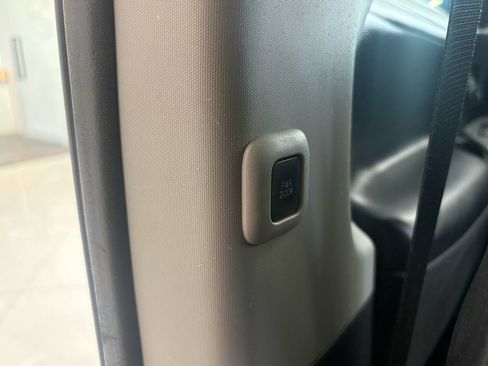 Used 2015 Toyota Sienna SE w/ SE Preferred Package FWD image 37
