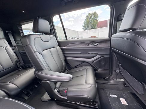 Used 2025 Jeep Grand Cherokee L Limited w/ Black Appearance Package image 22