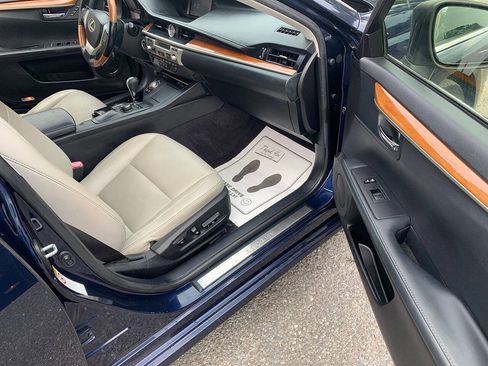 Used 2013 Lexus ES 300h image 20