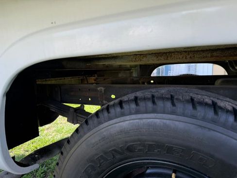 Used 2000 Chevrolet Silverado 2500 2WD Regular Cab image 29