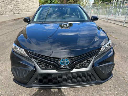 Used 2022 Toyota Camry SE w/ Audio Upgrade Package FWD image 2