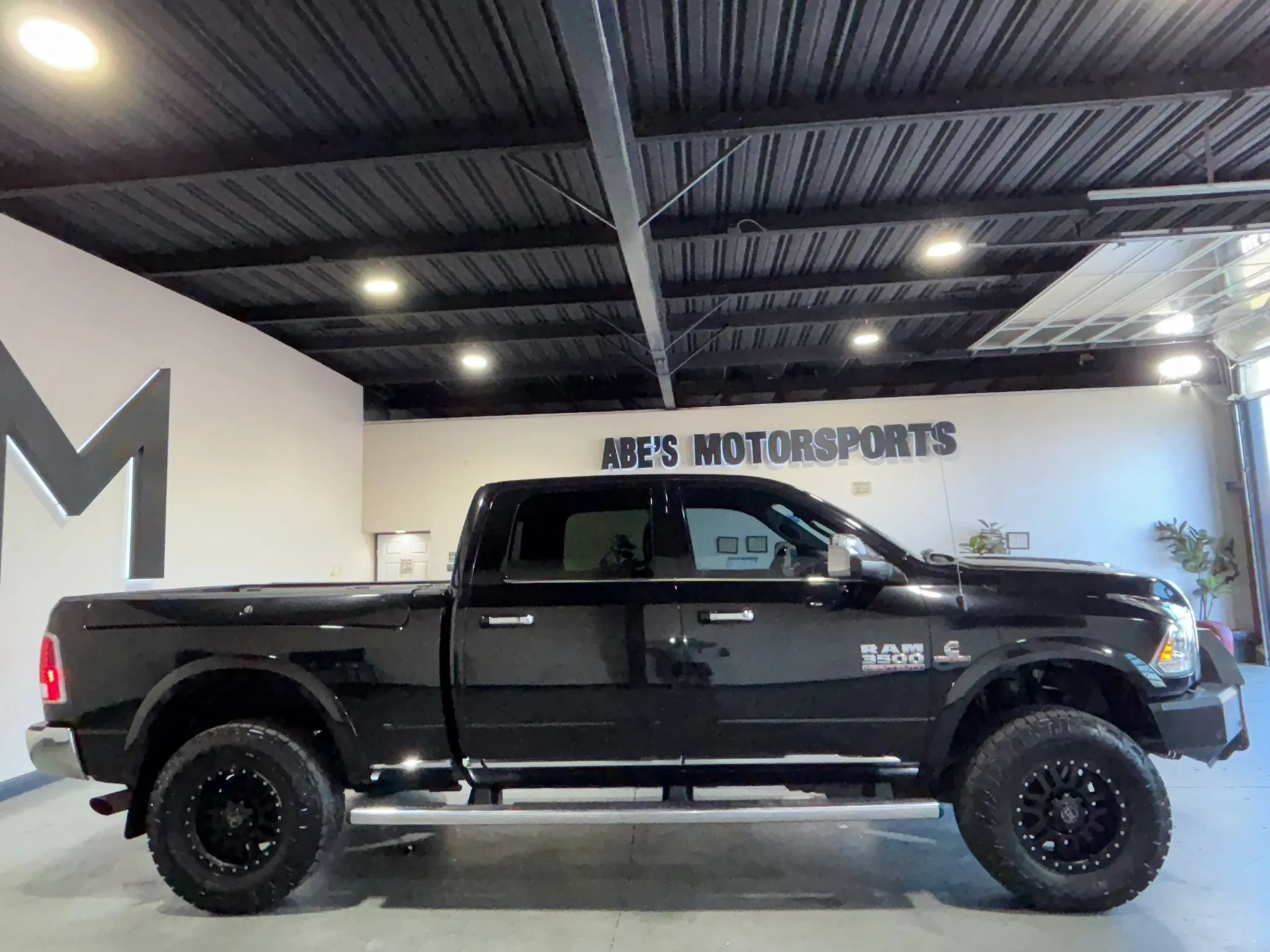 Used 2016 RAM 3500 Laramie Longhorn AWD/4WD image 4