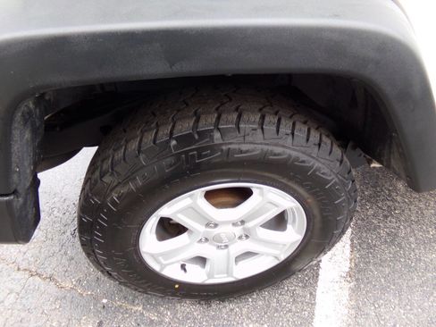 Used 2015 Jeep Wrangler Sport AWD/4WD image 12