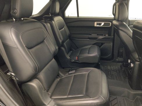 Used 2020 Ford Explorer XLT w/ Equipment Group 202A AWD/4WD image 19