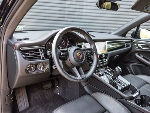 Certified 2026 Porsche Macan AWD/4WD image 5