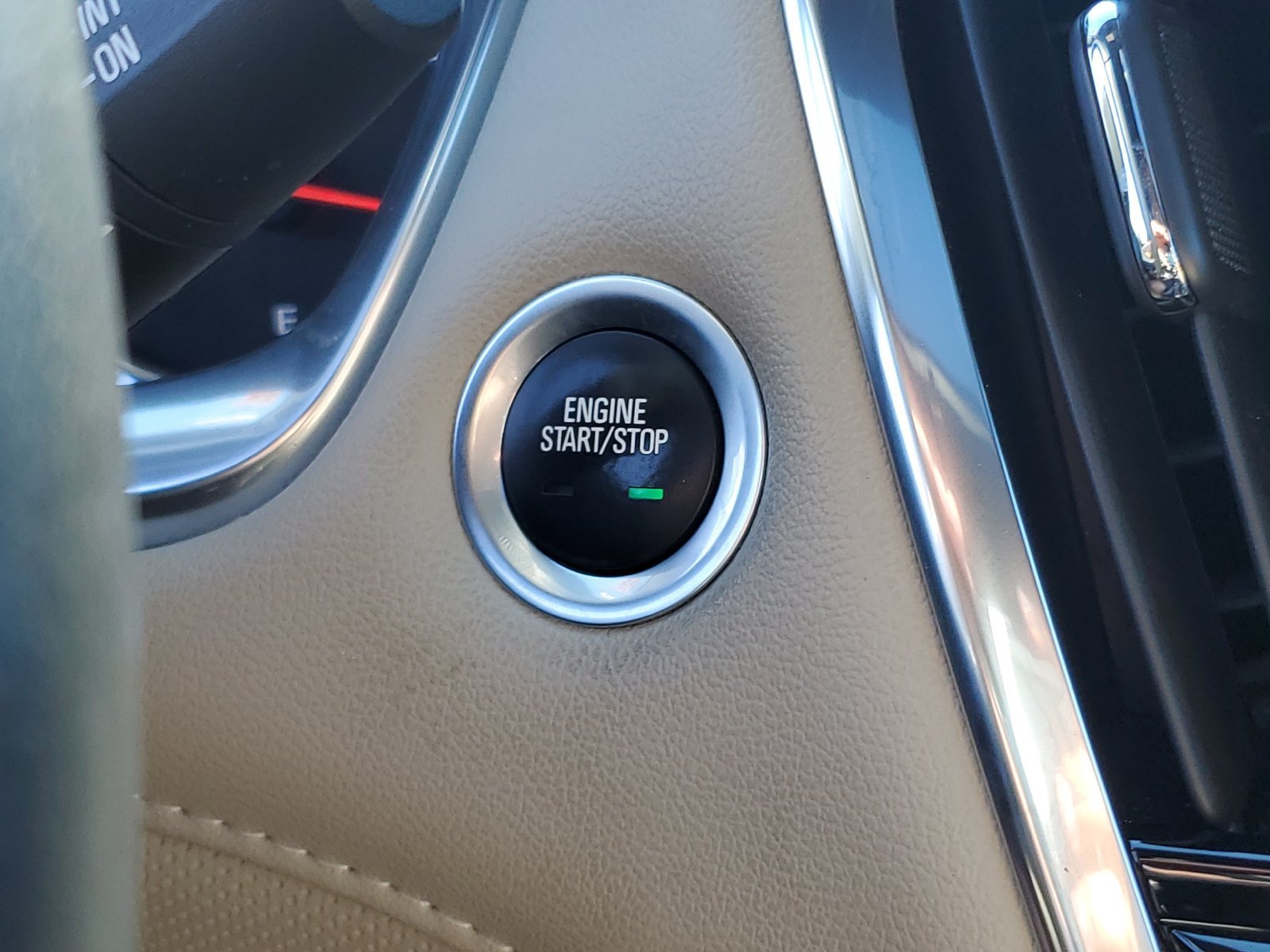 Used 2022 Chevrolet Traverse Premier FWD image 33