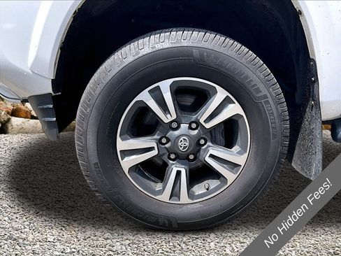 Used 2018 Toyota Tacoma TRD Sport AWD/4WD image 8