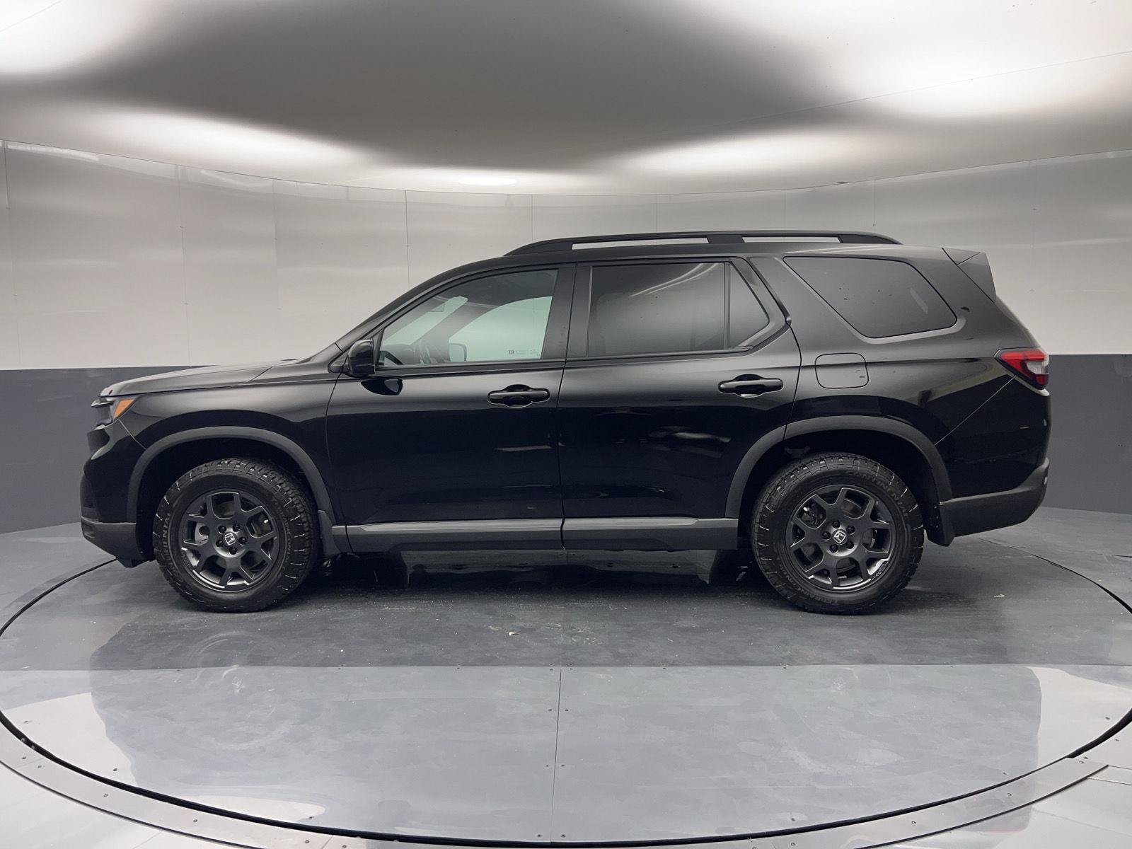 Used 2025 Honda Pilot TrailSport image 33