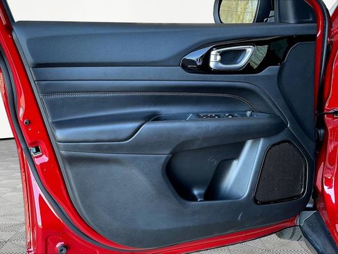 Used 2026 Jeep Compass Latitude image 19