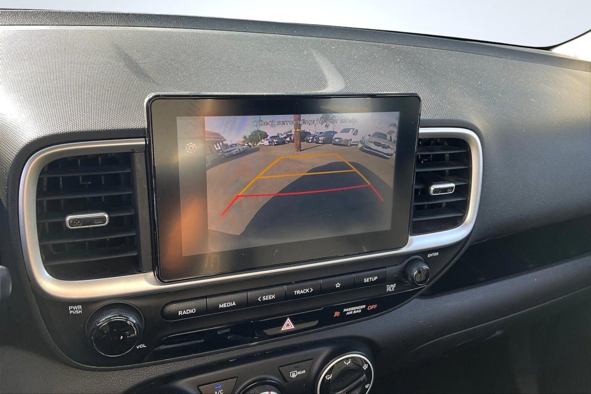 Used 2024 Hyundai Venue SE FWD image 21