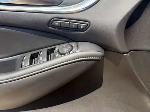Used 2021 Buick Enclave Avenir w/ Avenir Technology Package AWD/4WD image 5