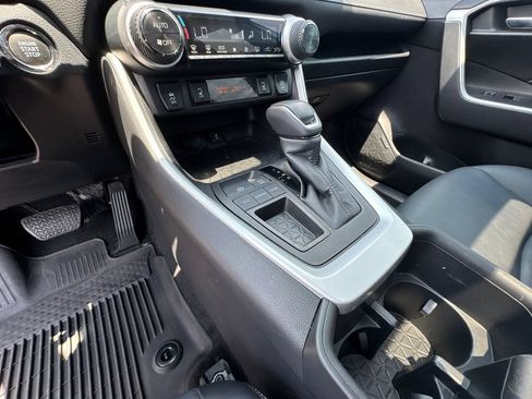 Used 2022 Toyota RAV4 XLE Premium FWD image 31