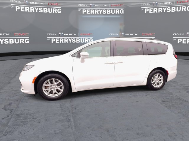 Used 2022 Chrysler Pacifica Touring-L w/ Uconnect Theater Family Group FWD image 5