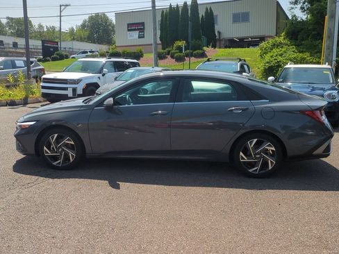 Certified 2024 Hyundai Elantra Limited FWD image 6