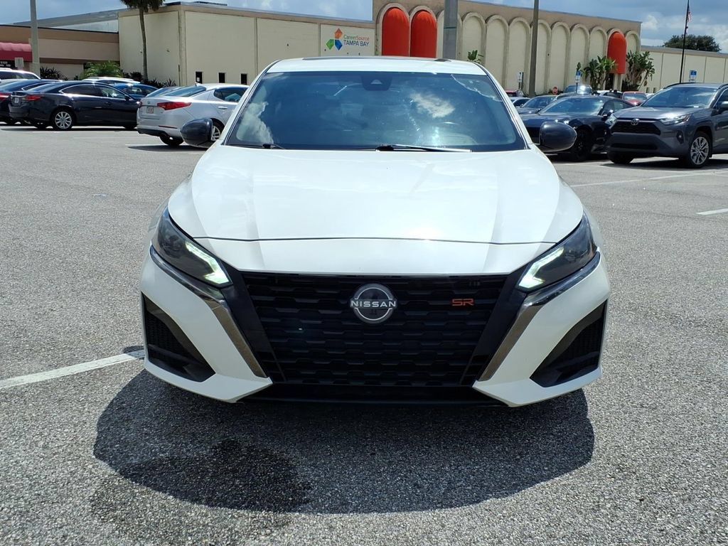 Used 2023 Nissan Altima 2.5 SR AWD/4WD image 2