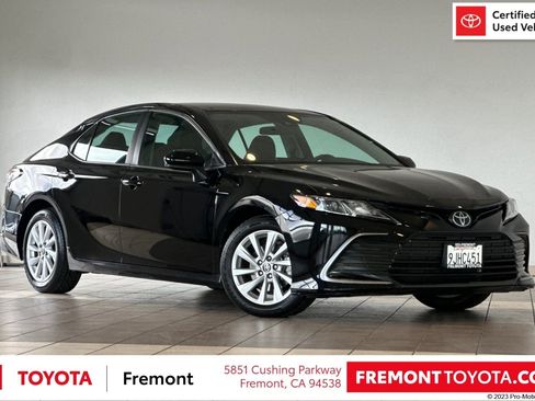 Certified 2022 Toyota Camry LE FWD image 1