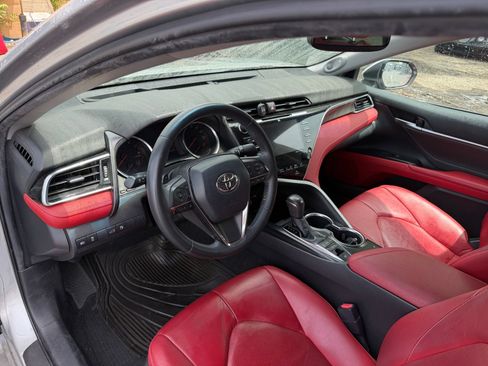 Used 2018 Toyota Camry XSE FWD image 19