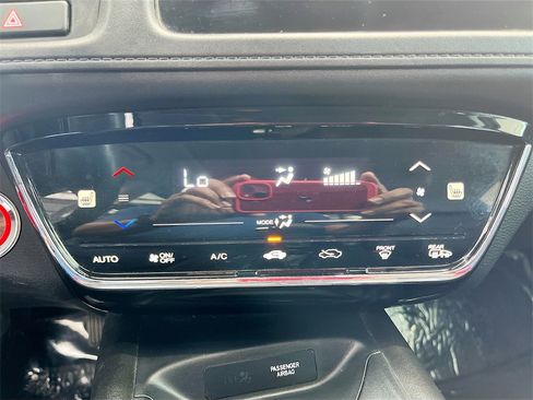 Used 2020 Honda HR-V Touring image 16