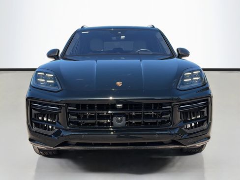 Used 2024 Porsche Cayenne Turbo image 8