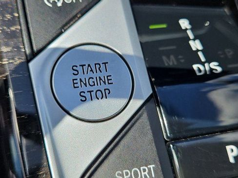 Used 2023 BMW 330i Sedan w/ Premium Package image 17