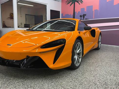 Used 2023 McLaren Artura RWD image 6
