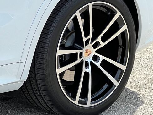 Certified 2025 Porsche Cayenne GTS AWD/4WD image 16